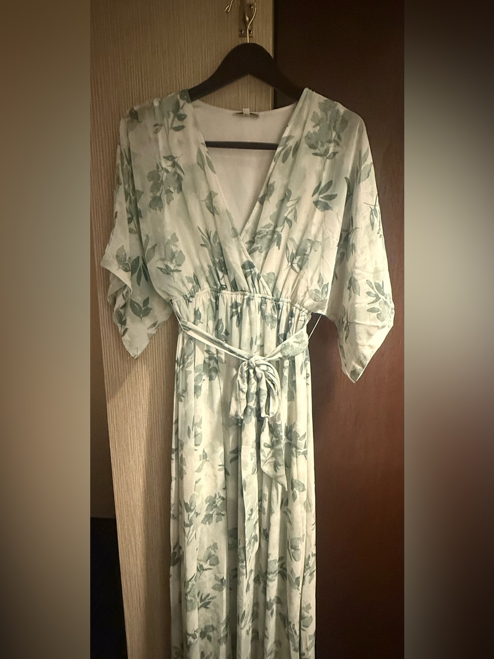 Baltic Born Kia Kimono Maxi Dress in Sage Florals White Size M - Picture 5 of 9